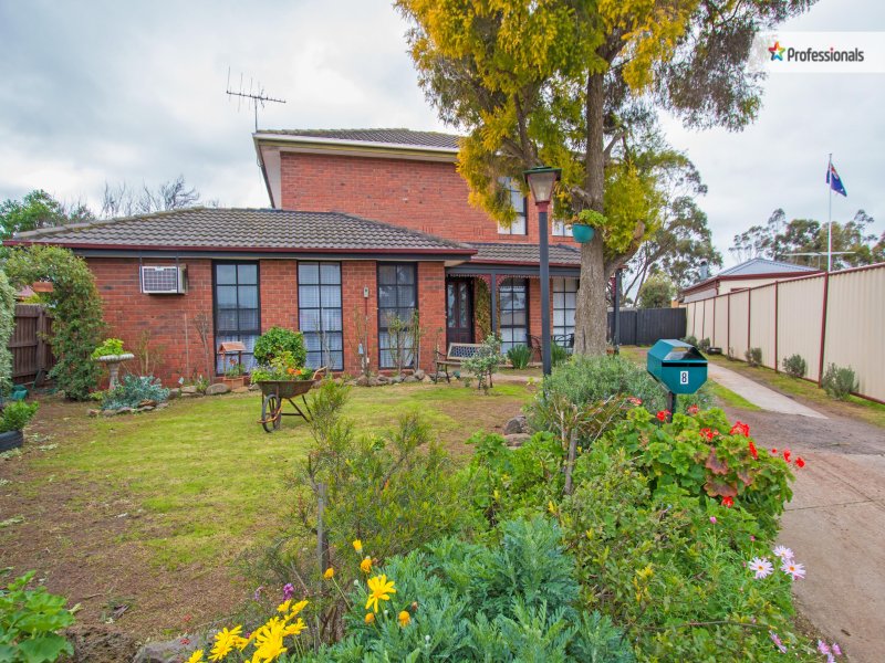 8 Grenville Place Melton West Vic 3337 - 