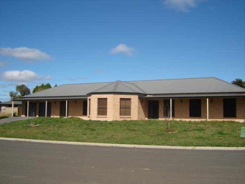 2 VIDLER PLACE, Blayney, NSW 2799 Property Details