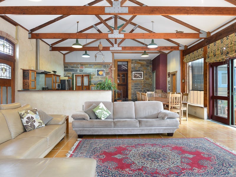 10 Pine Avenue, Victor Harbor, SA 5211