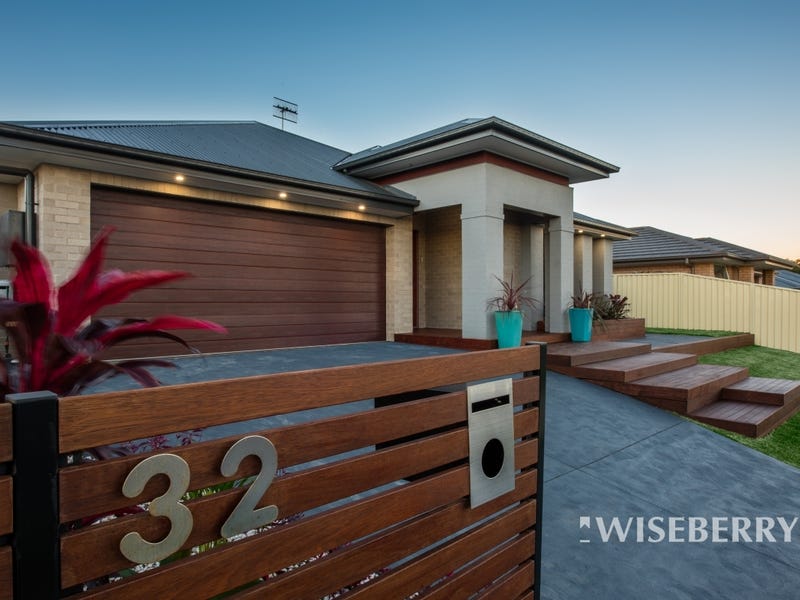 32 Menindee Avenue, Blue Haven, NSW 2262