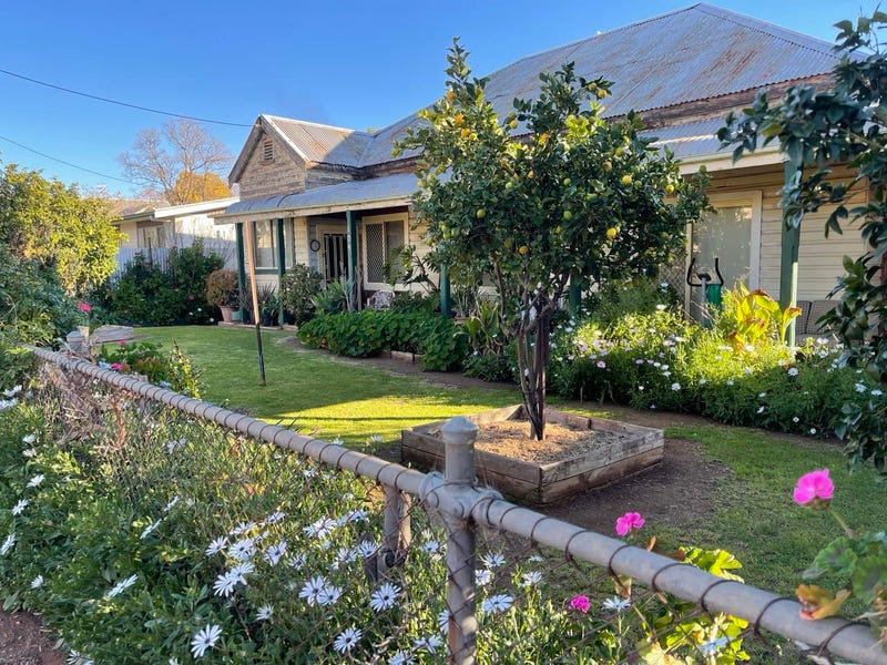 104 Derribong Street, Peak Hill, NSW 2869