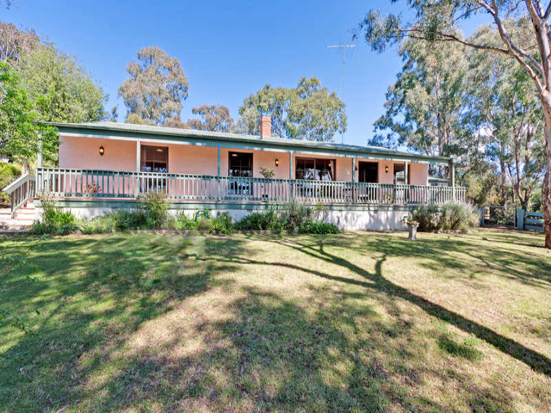 2325 Meander Road, Hurstbridge, Vic 3099 Property Details
