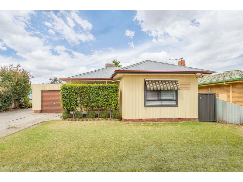 1/486 McKenzie Street, Lavington, NSW 2641 Property Details