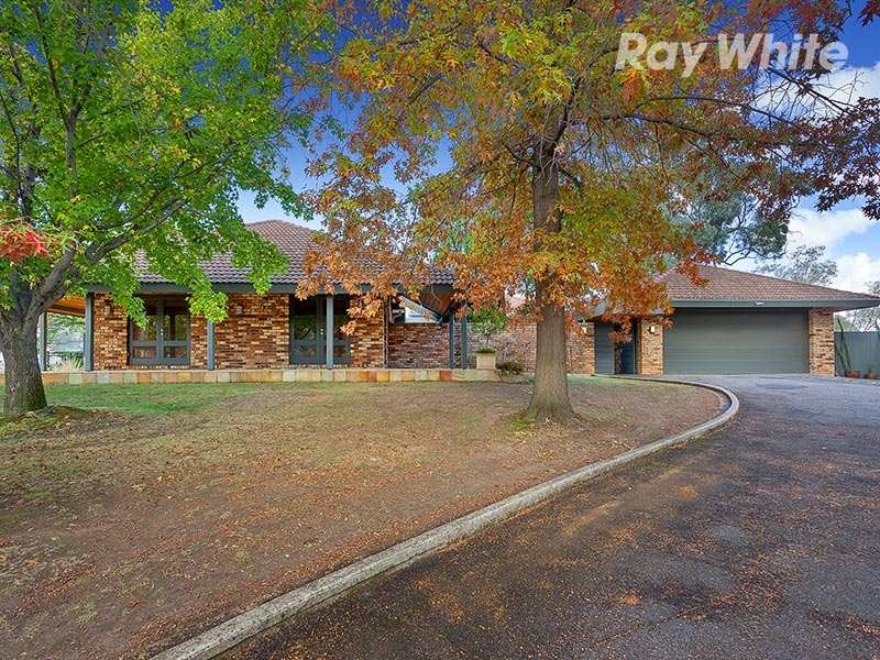 21 Abbott Drive, Lavington, NSW 2641