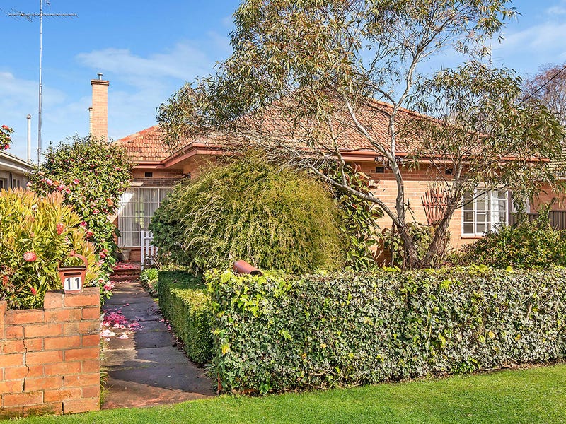 11 Carmichael Street, Hamilton, Vic 3300 Property Details