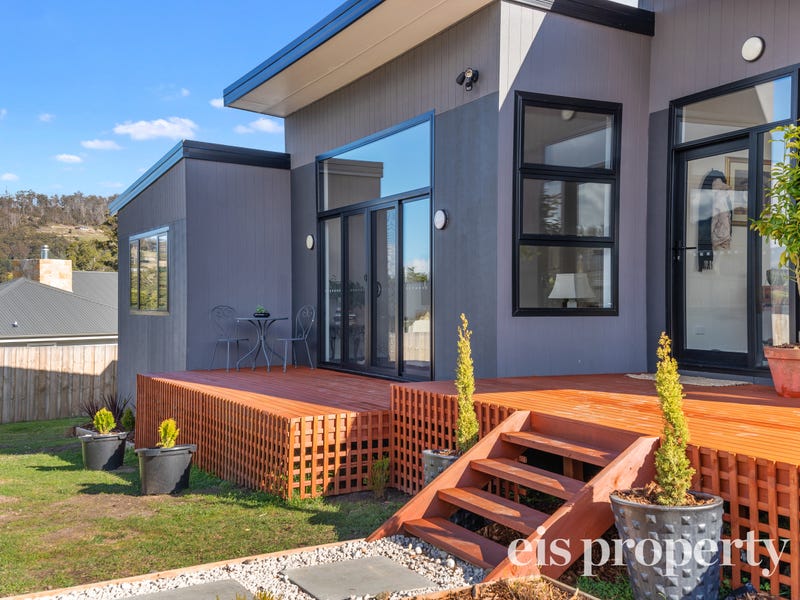 2 Court, Tas 7112 Property Details