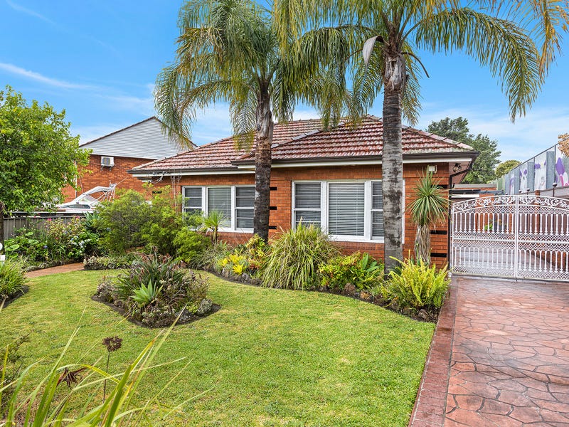 1 Parkfields Place, Beverly Hills, NSW 2209