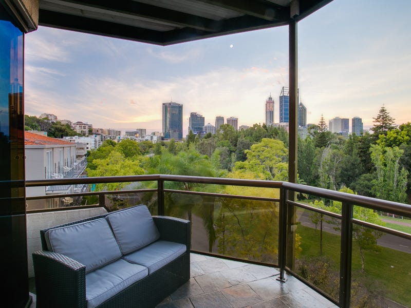 12/168 Mounts Bay Road, Perth, WA 6000 Property Details