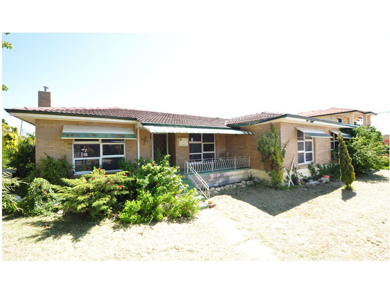 33 SEAVIEW STREET, Beaconsfield, WA 6162 Property Details