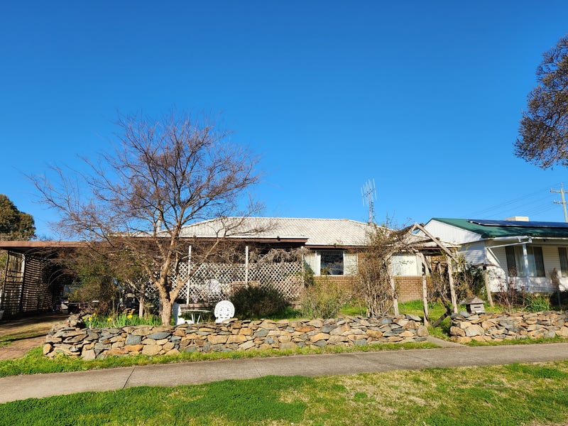 82 Farm Street, Boorowa, NSW 2586