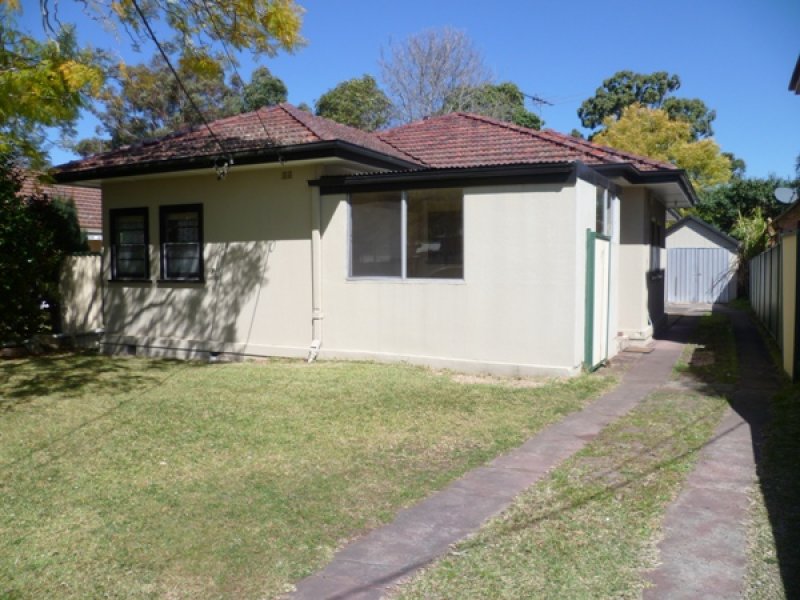 9 Maclaurin Avenue, East Hills, NSW 2213