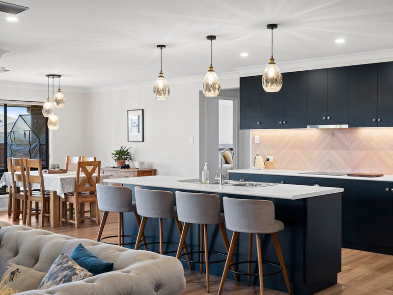 2 Madsen Close, Kleinton, Qld 4352 Property Details