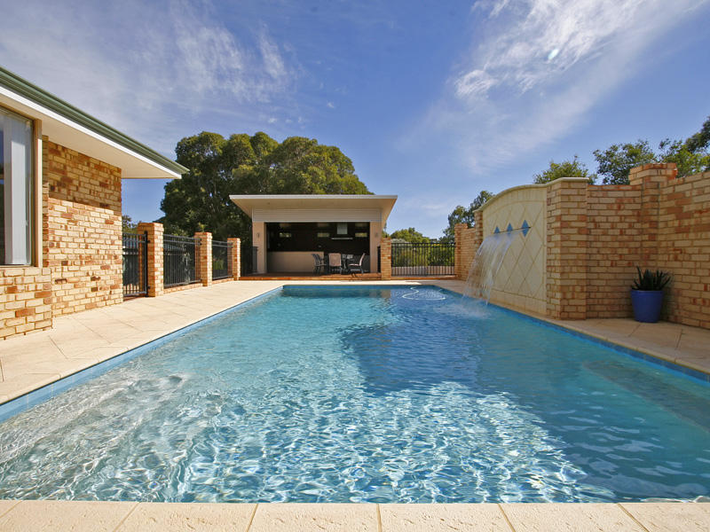 10 Glen Avon Street, Lesmurdie, WA 6076 Property Details