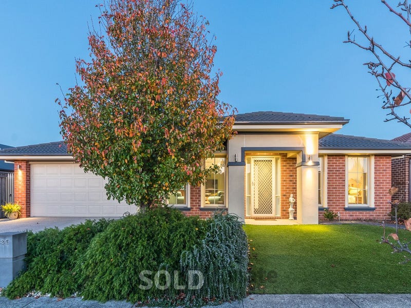 24 Charlbury Cres, Cranbourne North, VIC 3977