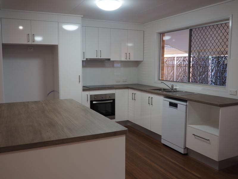 7 Churchill Street, Urangan, QLD 4655