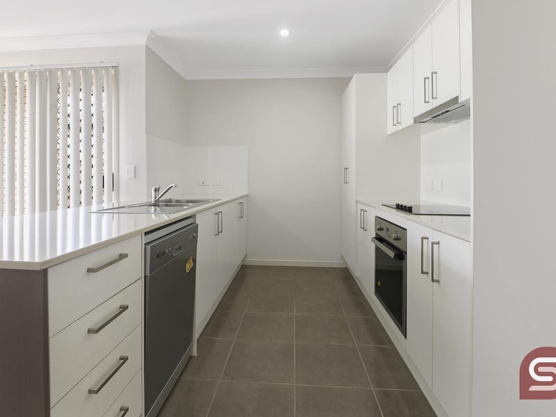 2/5 Mccallum Street, Caboolture, QLD 4510