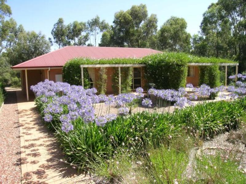 8 Braeside Drive, Junortoun, Vic 3551 Property Details