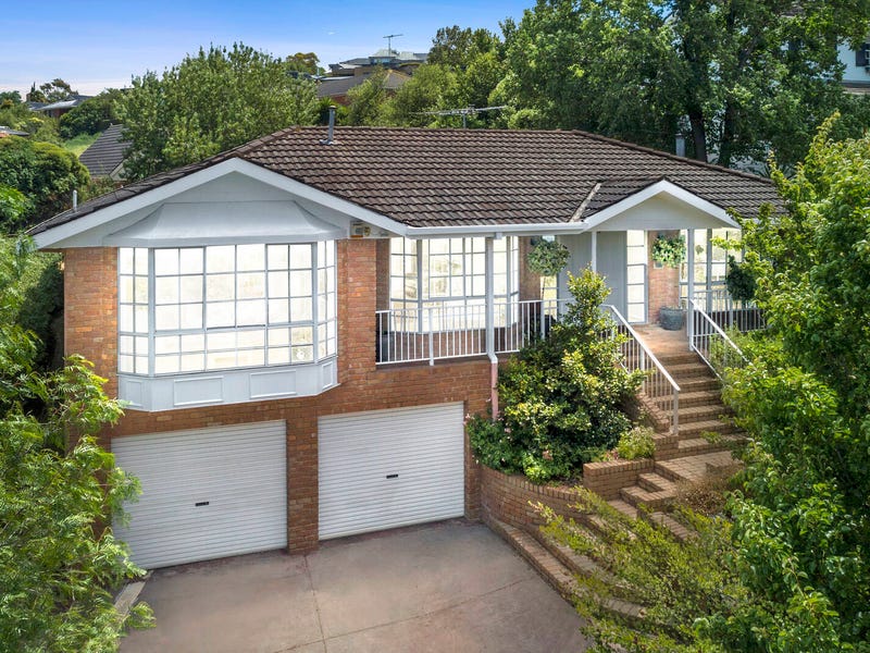 32 Montpellier Drive, Highton, VIC 3216