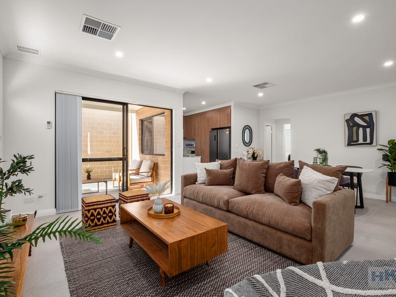 2/4 Cleland Pass, Ellenbrook, WA 6069 Property Details