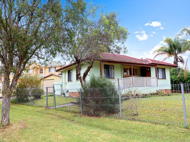 1 Canowie Place, Busby, NSW 2168 Property Details