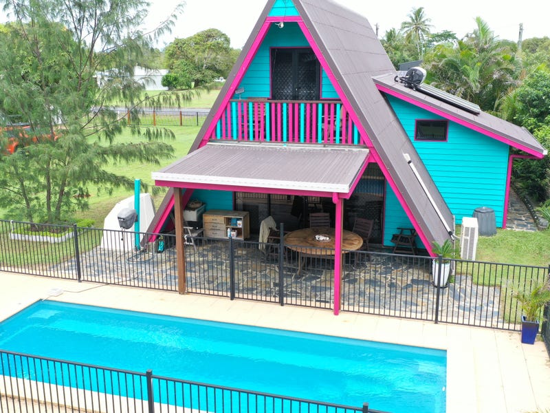 26 Taylor Street, Tully Heads, QLD 4854