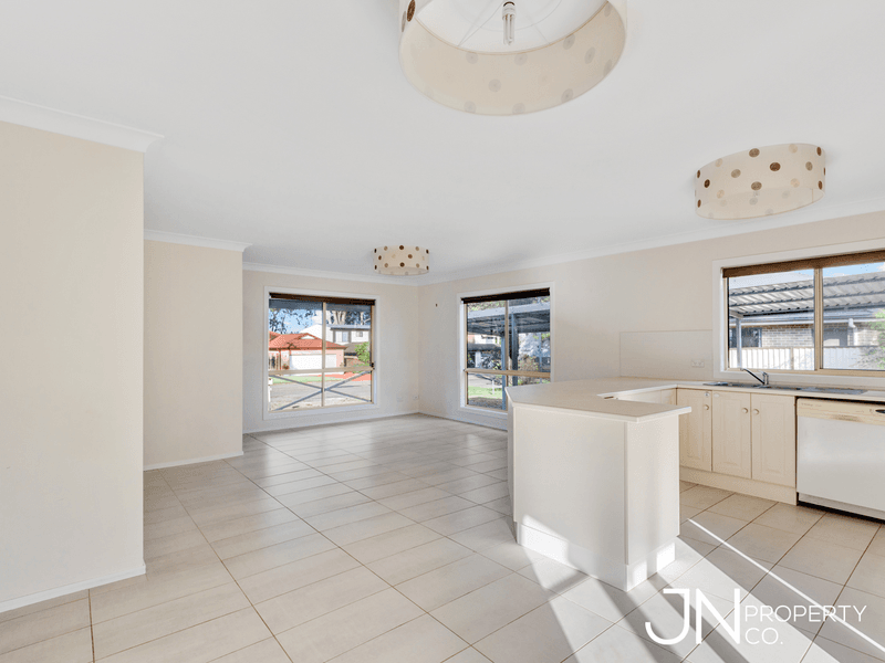 4 Lakeshore Avenue, Kingfisher Shores, NSW 2259