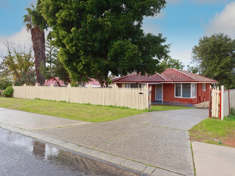 18 Brecknock Way, Girrawheen, WA 6064