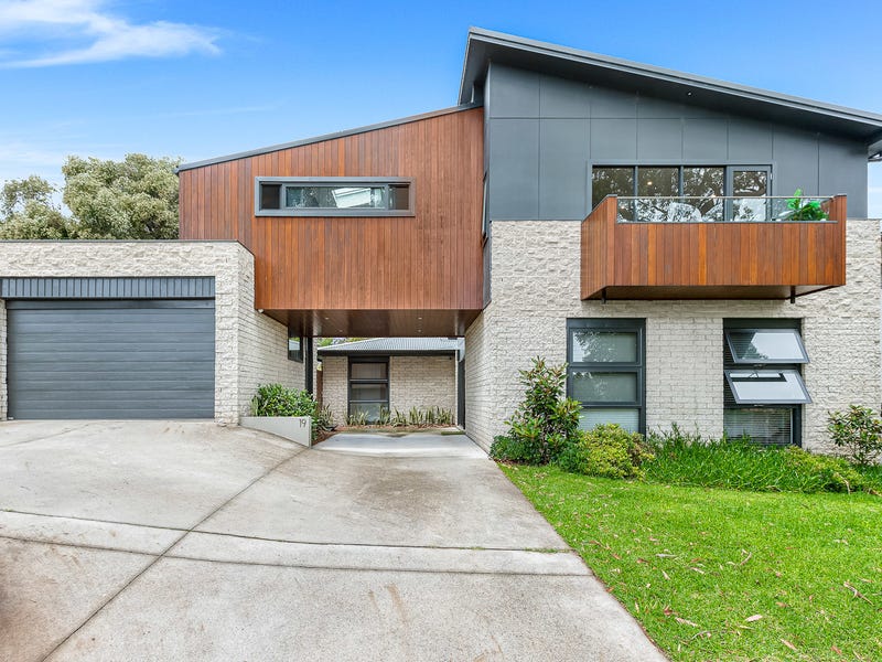 19 Moons Avenue, Lugarno, NSW 2210