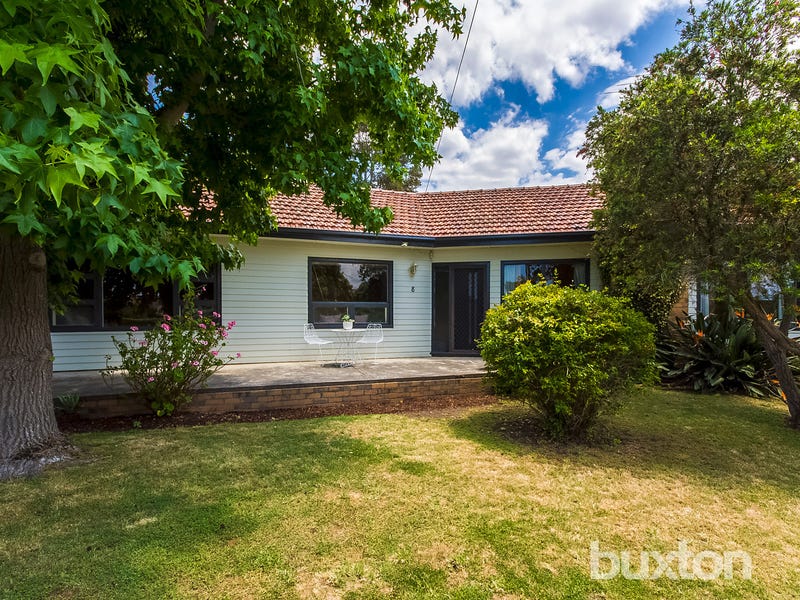 8 Highview Parade, Hamlyn Heights, VIC 3215