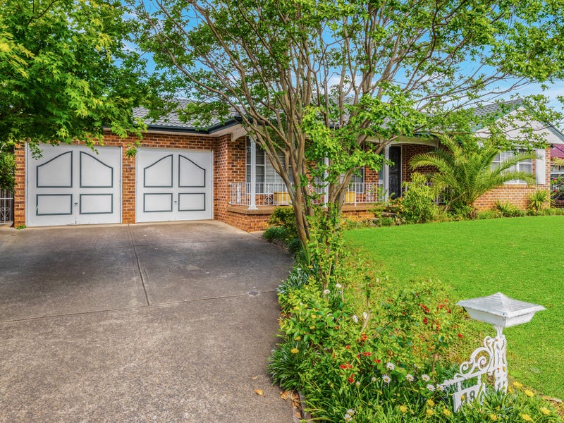 18 Melbourne Road, St Johns Park, NSW 2176
