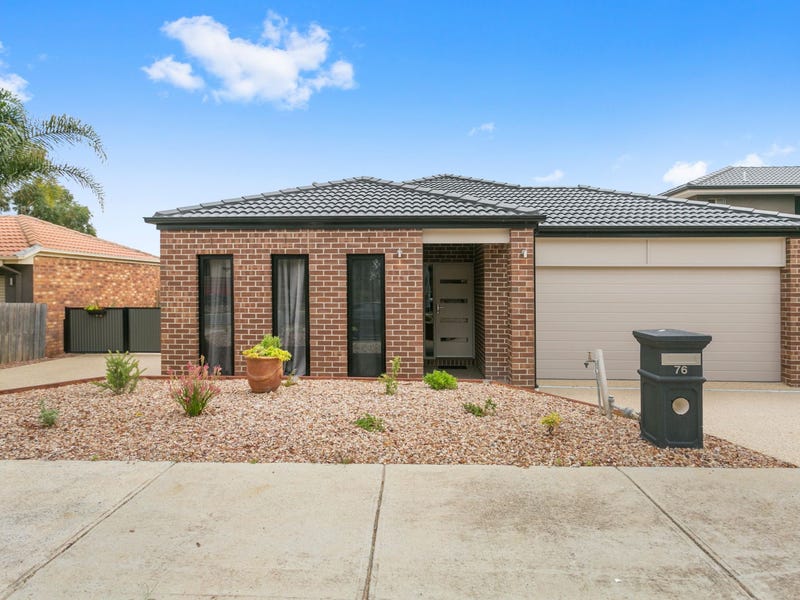 76 Orama Avenue, Carrum Downs, VIC 3201
