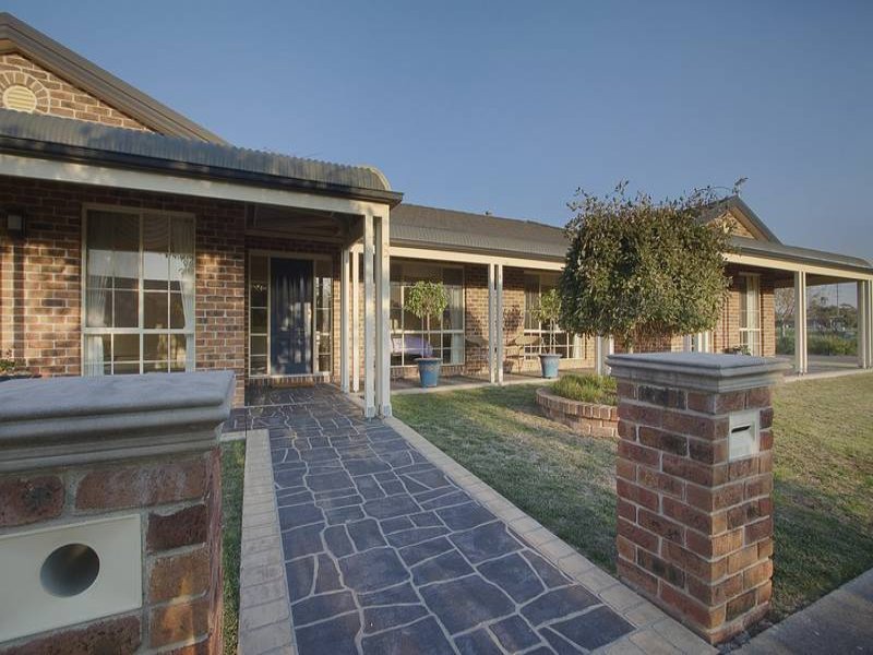 6 Bowman Boulevard, Beaconsfield, Vic 3807 Property Details