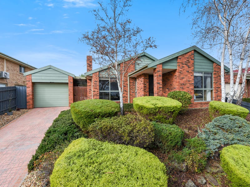 33 Lawrence Drive, Berwick, VIC 3806