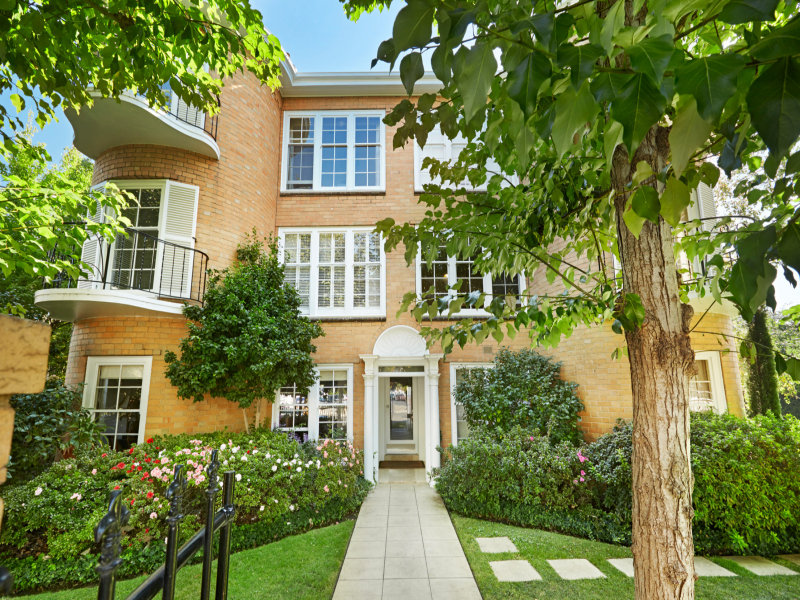 2/7 Wallace Avenue, Toorak, Vic 3142 Property Details