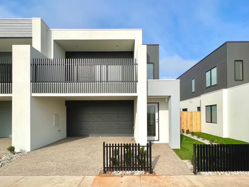 150 St Germain Boulevard, Clyde North, VIC 3978