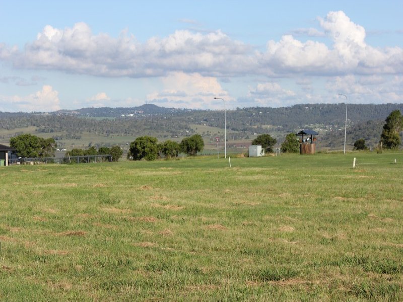 40 Hilltop Drive, Gowrie Junction, QLD 4352