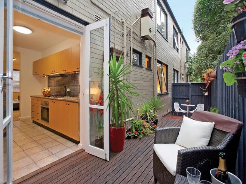 2/27 Elphin Grove, Hawthorn, Vic 3122 - Property Details