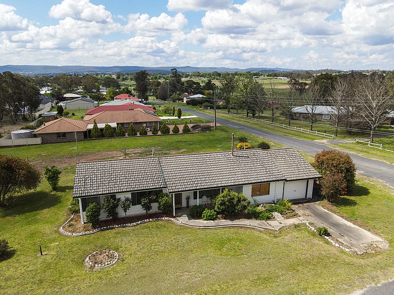 100 Clive Street, Tenterfield, NSW 2372