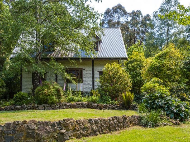 30 Governors Drive, Mount Macedon, VIC 3441 - realestate.com.au