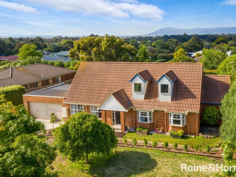 14 Carinya Drive, Gisborne, Vic 3437 Property Details