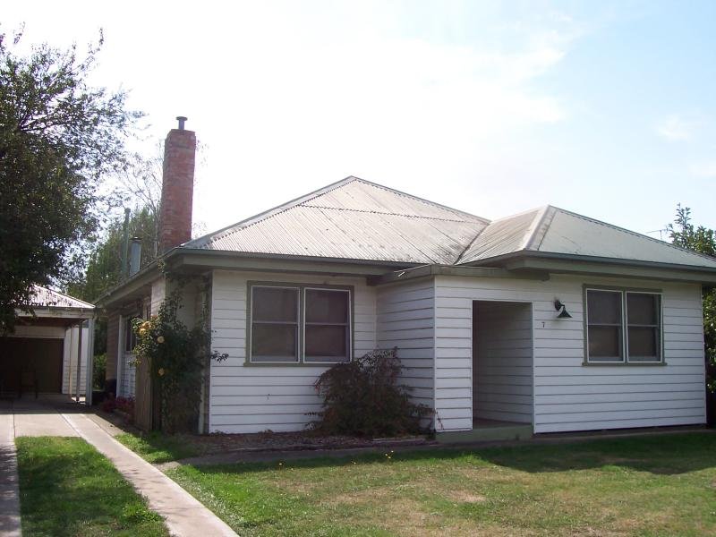 Sold House Prices & Auction Results in Johnstone Cres, Colac, VIC 3250