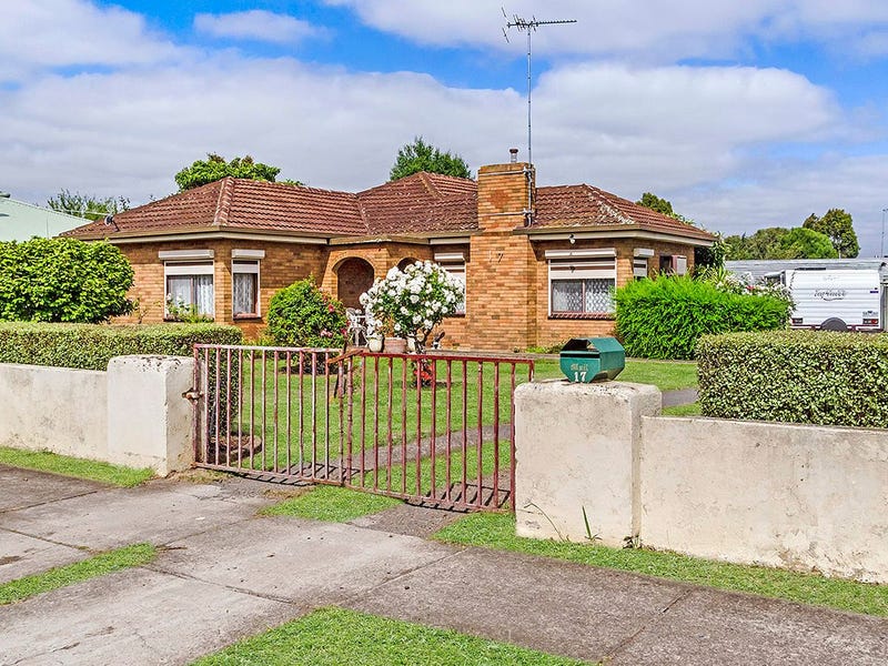 17 Leopold Avenue Hamilton Vic 3300 Realestate Com Au