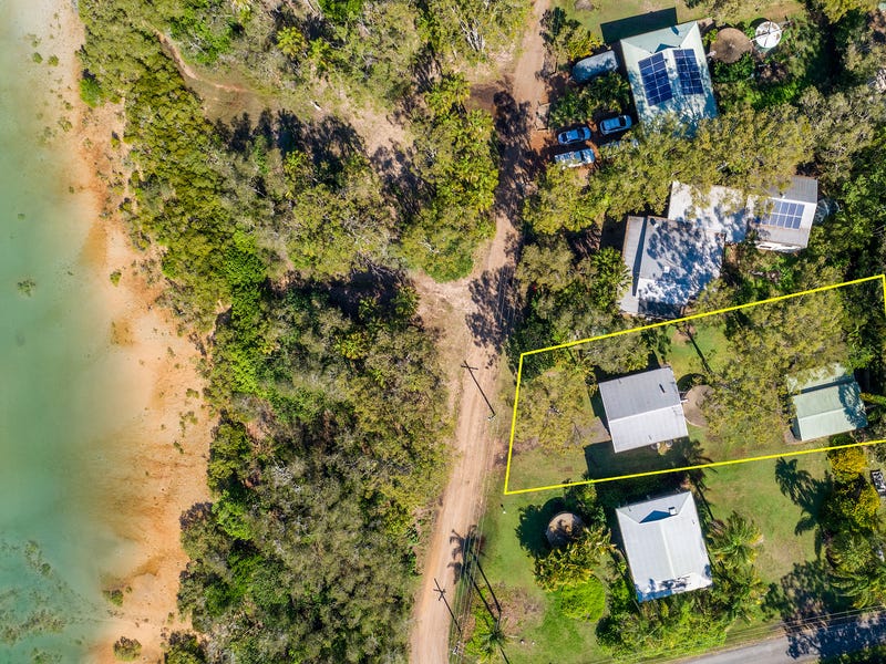 18 Esplanade, Maaroom, QLD 4650