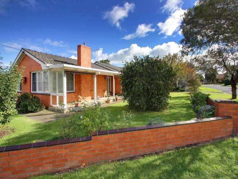 2 Alexander Avenue, Mornington, Vic 3931 Property Details