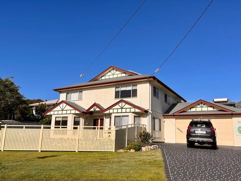 19 Empire Avenue, Manly West, QLD 4179 19 Empire Avenue, Manly West, QLD 4179