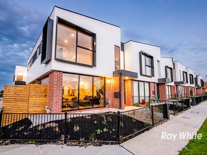 8 Parkdale Drive, Lyndhurst, Vic 3975 Property Details