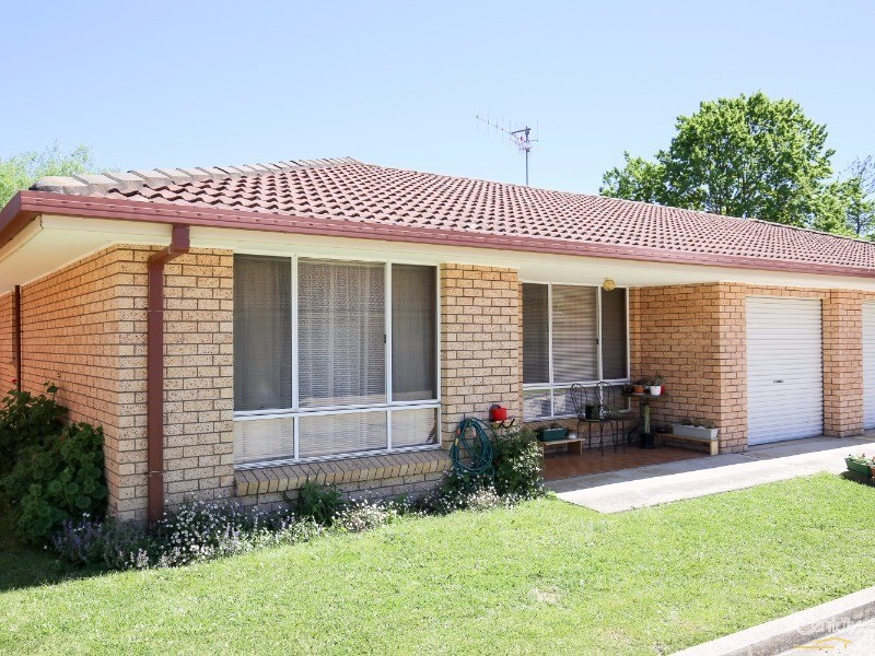 2 196 Piper Street Bathurst NSW 2795 Realestate au