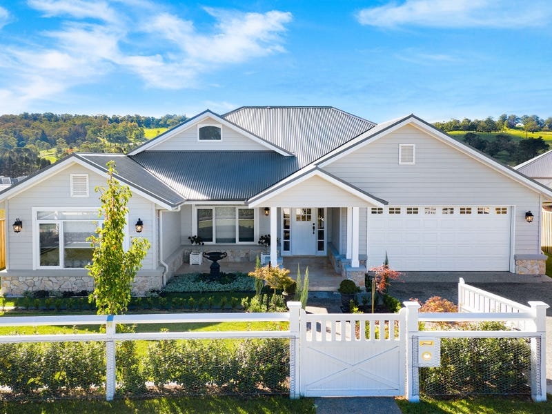 4 Sir James Fairfax Circuit, Bowral, NSW 2576 Property Details