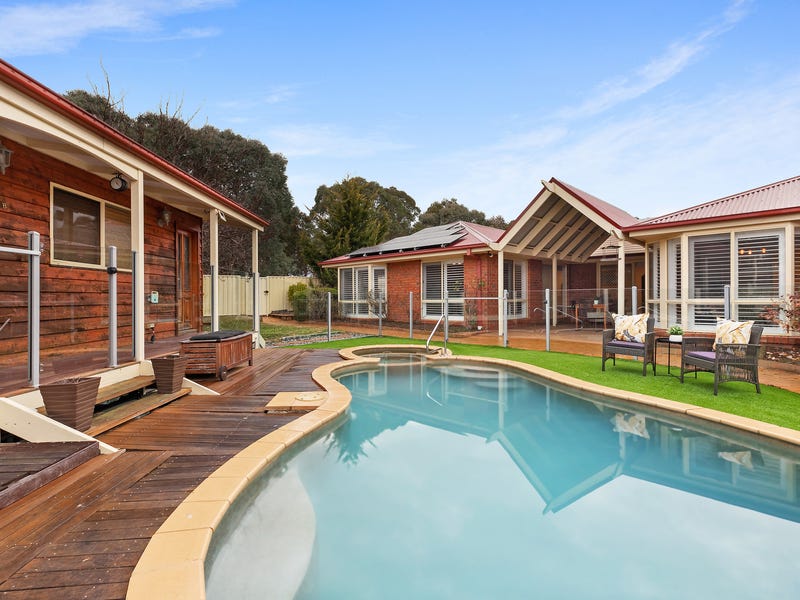 13 Buckmaster Crescent, Dunlop, ACT 2615 House for Sale realestate