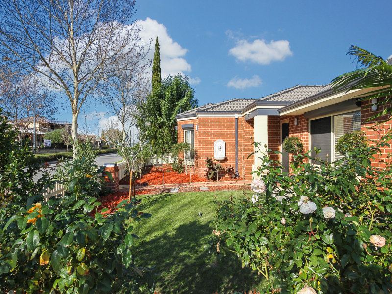 8 Woodlake Boulevard, Ellenbrook, WA 6069